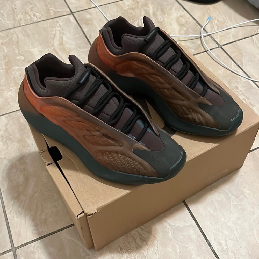Yeezy 700v3